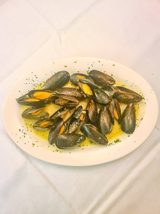 Mussels a la buzara