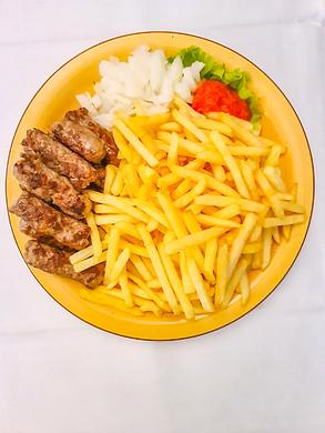 Hackfleischröllchen + Pommes frites